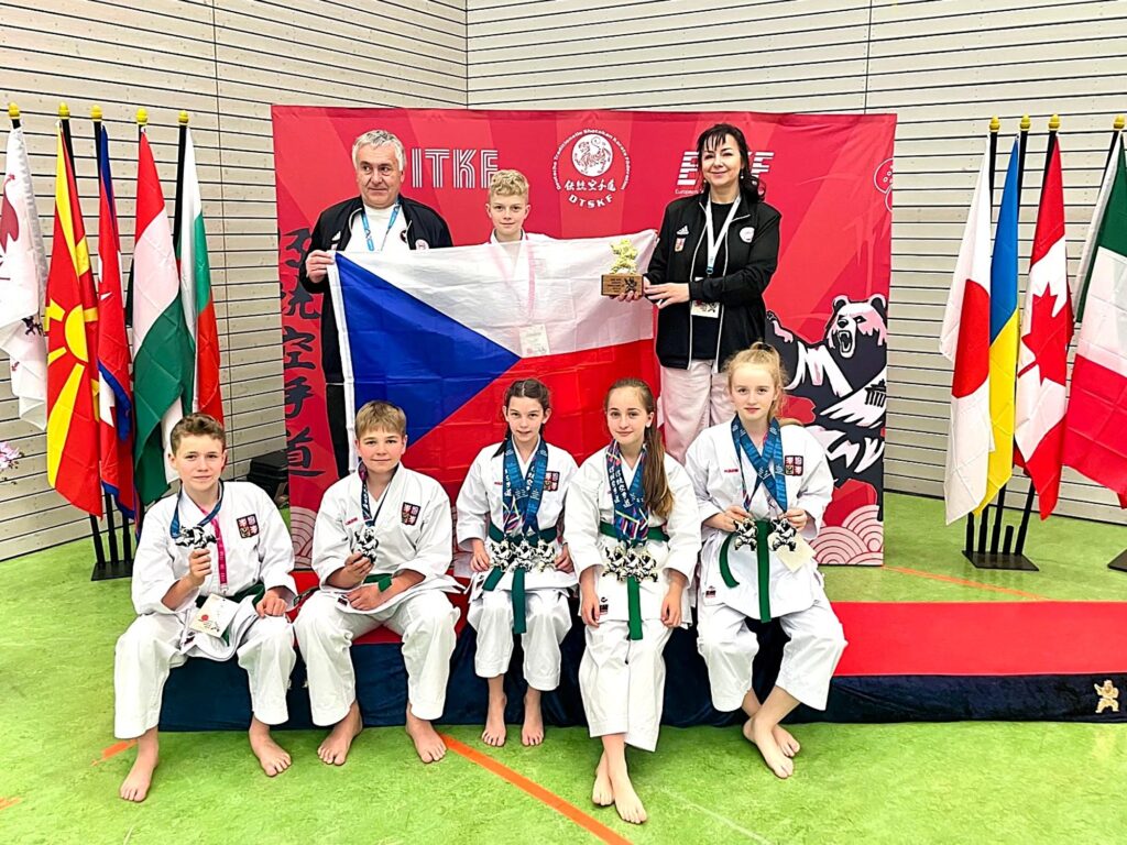 Jihočeští karatisté z DAMAI DI HATI zazářili na světových šampionátech. Nejmladší Aničce je teprve devět let