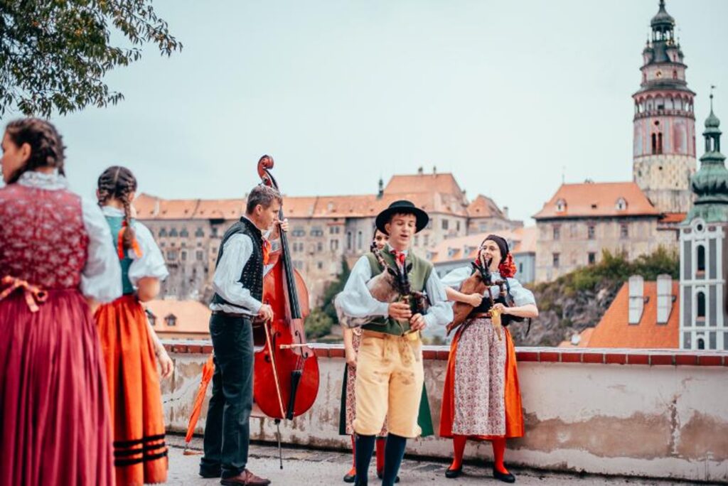 Folklor, hudba a tradice ožijí v Českém Krumlově. Svatováclavské slavnosti se blíží